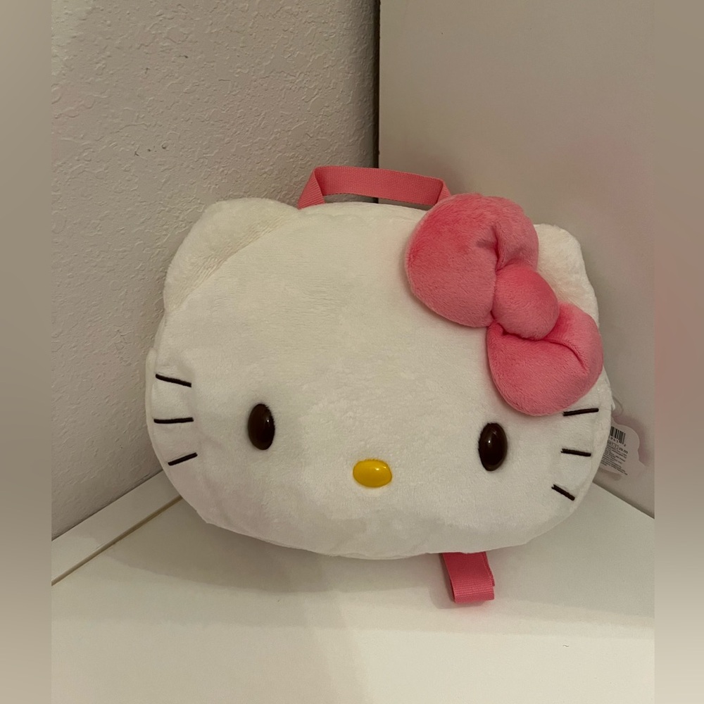 Bundle 🎒Hello Kitty Plush Backpack 🎒 & Claire’s coin bag & 🎁